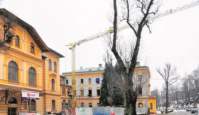 Podczas remontu lewego skrzydła pokoje zyskają m.in. własne węzły sanitarne