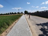 Budowa nowego chodnika w Otominie już na ukończeniu