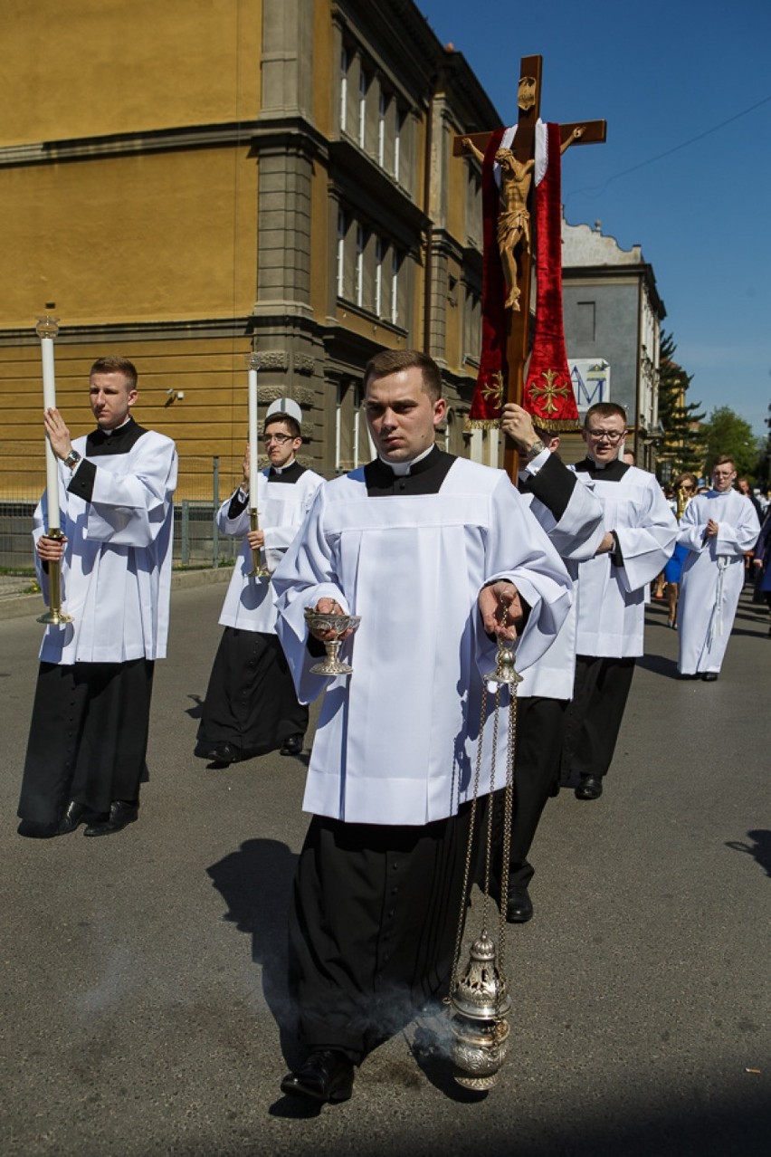 V Synod w Tarnowie. Procesja ulicami miasta [ZDJĘCIA]