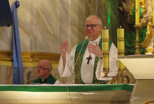 Biskup Andrzej Czaja jest już w domu! Wyszedł ze szpitala po przeszczepie wątroby