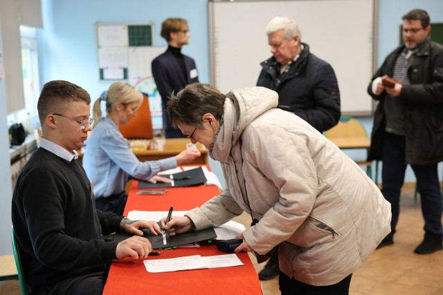 Wybory 2024 w Zabrzu. Pierwsi mieszkańcy oddali już swój głos.