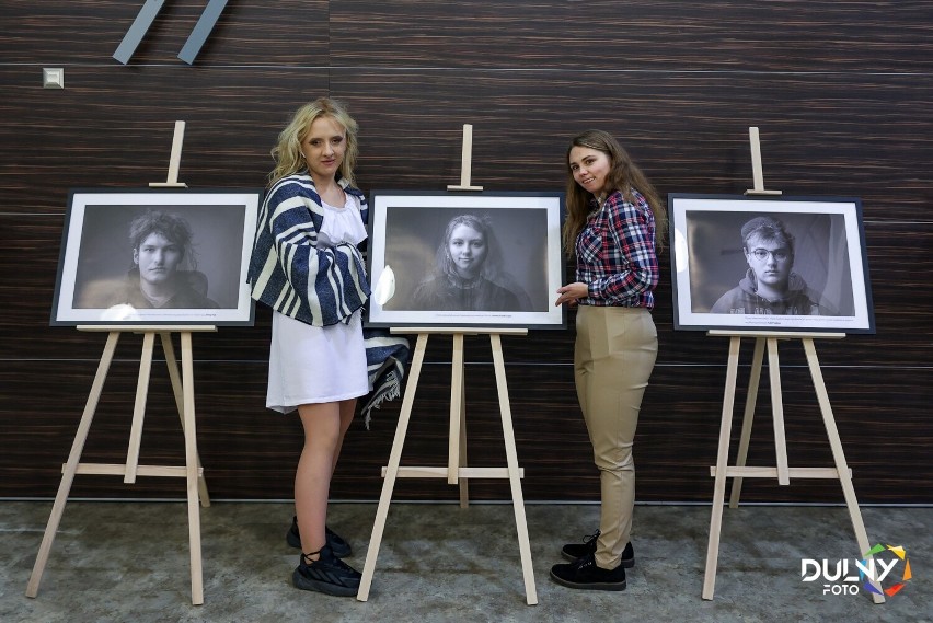 Wystawa fotograficzna w Policach. "Tacy Jak Wy, Tacy Jak My"  