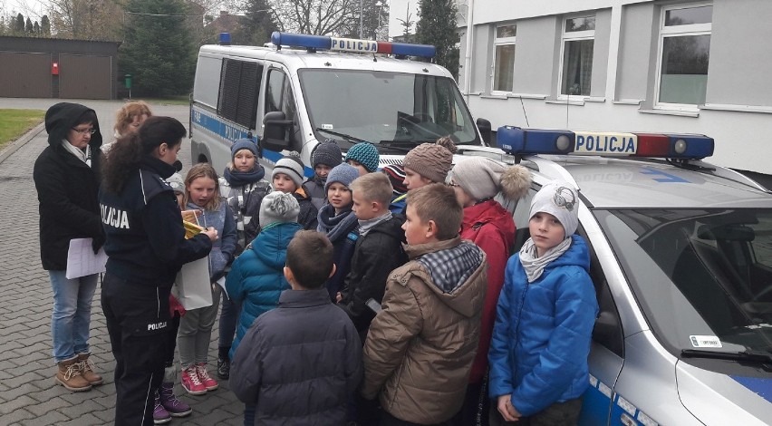 Dzieci odwiedziły Komendę Powiatową Policji w Radomsku