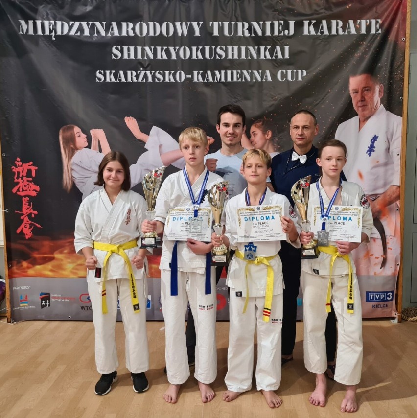Medale zawodników KSW Bushi Radomsko. Pracowity weekend karateków. ZDJĘCIA