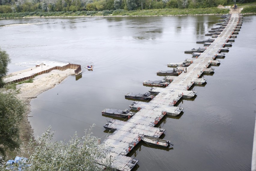 Miasto: śnięte ryby nie są efektem awarii Czajki. Most już powstał, awaryjny rurociąg za 4 tygodnie