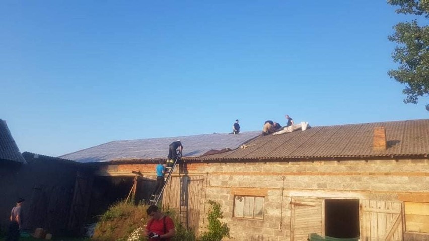 Pomoc dla mieszkańców, których domy ucierpiały w gradobiciu w Tomaszowie i gminie Tomaszów [ZDJĘCIA]