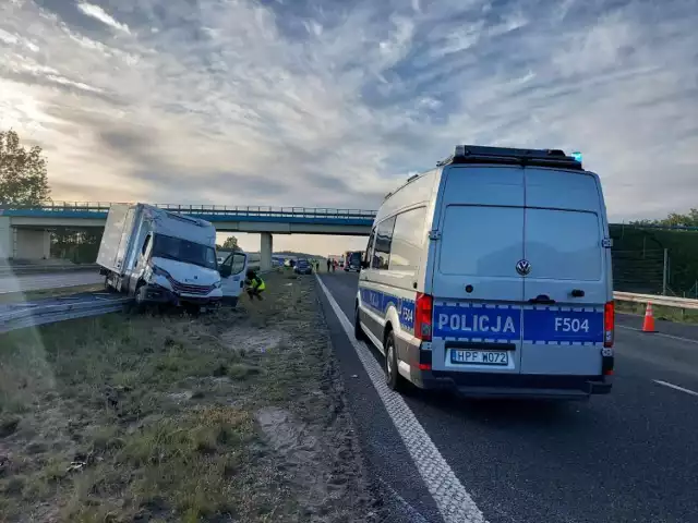 Śmiertelny wypadek na autostradzie A2. Nie żyje 59-letnia kobieta, w zdarzeniu wzięło udział pięć aut!