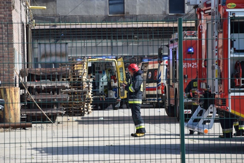Wybuch gazu w zakładach ogniotrwałych w Żarowie.  Dwie osoby ranne (ZDJĘCIA)