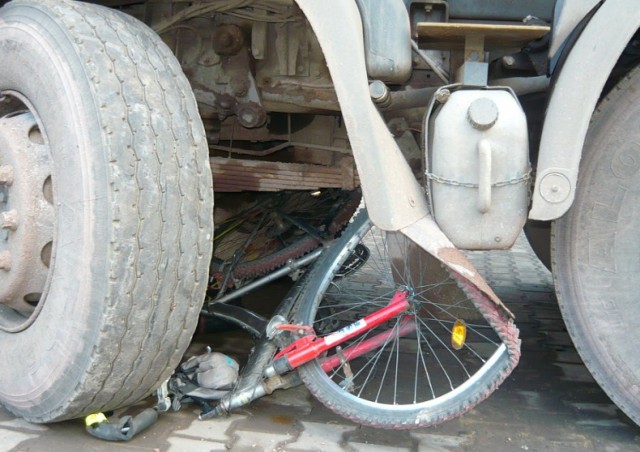 Bytom: Śmiertelnie potrącony rowerzysta