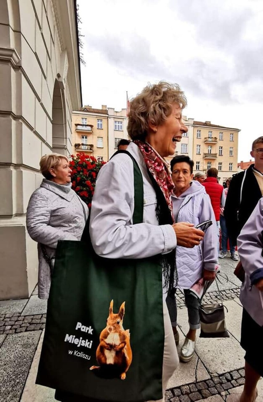 Spacer z prezydentem Kalisza. Mieszkańcy oglądali inwestycje w mieście. ZDJĘCIA