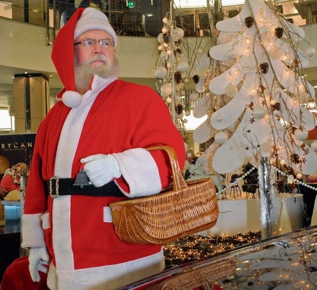 Janusz Kellner już siódmy rok wciela się w rolę Mikołaja w przedszkolach i supermarketach