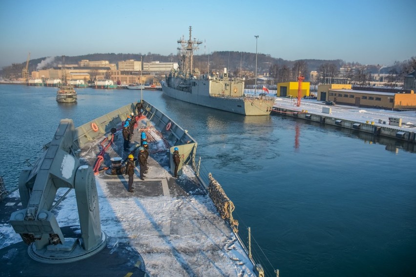ORP „Gen. K. Pułaski” wypłynął z Gdyni na TG-18 - jedne z najtrudniejszych manewrów morskich na świecie