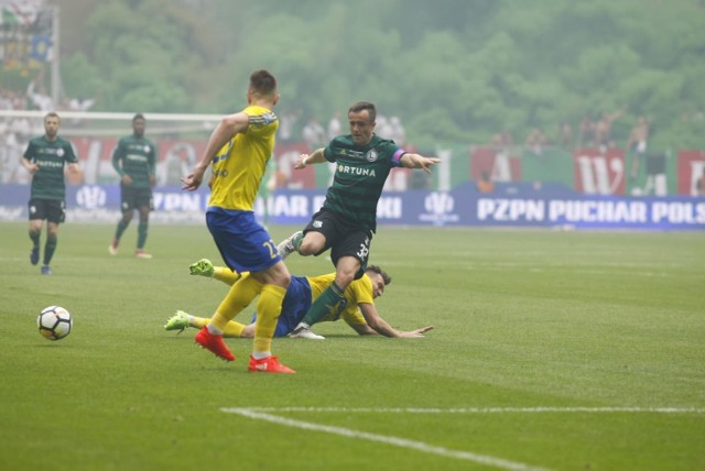 Arka Gdynia przegrała w środę w finale Pucharu Polski z Legią Warszawa 1:2 i nie obroniła cennego trofeum