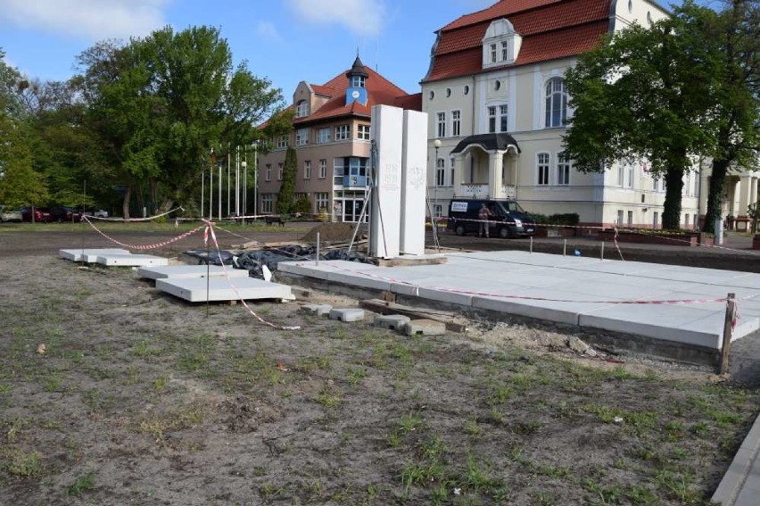 Pomnik w Wągrowcu miał powstać do końca kwietnia. Cały czas trwają jednak prace. Jest nowy termin ukończenia inwestycji. Czy ostateczny?