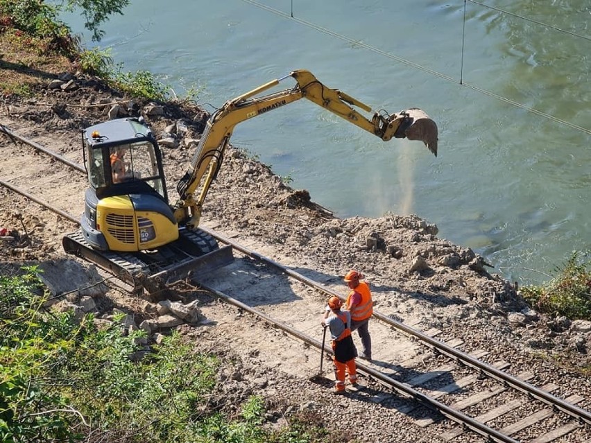 Osuwisko przy drodze wojewódzkiej nr 971 w Żegiestowie w...