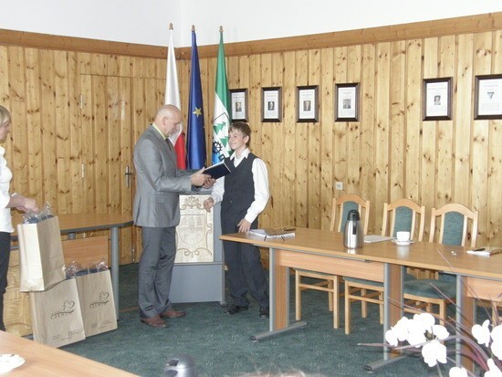 Nagrody Burmistrza Czerska: Wyróżnieni absolwenci otrzymali zasłużone nagrody [ZDJĘCIA]