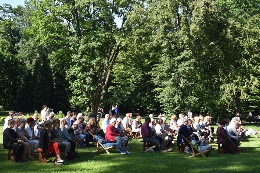 Koncert pod Panteonem. Monika Woźniak i Michał Grześkowiak zabrali publiczność w muzyczną podróż do świata Bacha, Vivaldiego i Handla