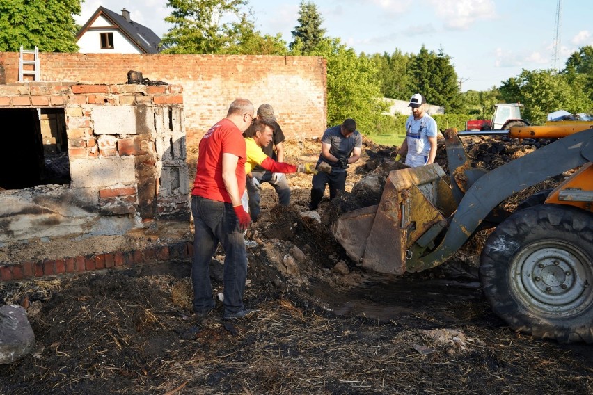 Pomoc mieszkańców Barkowa pogorzelcom z nocy 17 czerwca tego roku