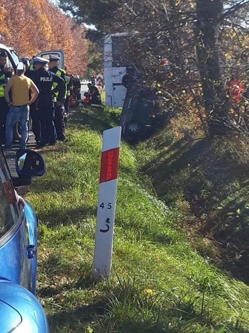 W Pawłowicach na DK 81 zderzyły się czołowo autobus i...