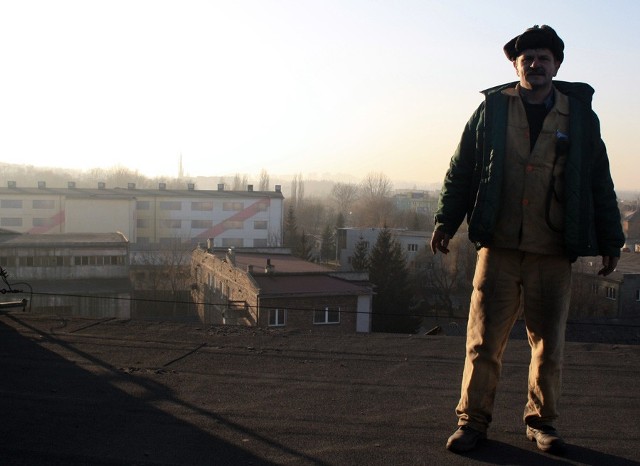 Po kopalni oprowadził Naszych Czytelniko&#769;w Krzysztof Antas, go&#769;rnik Zawadzkiego od 1982 roku.