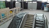 Ruchome schody na dworcu w Katowicach. Montują nowe schody ZDJĘCIA