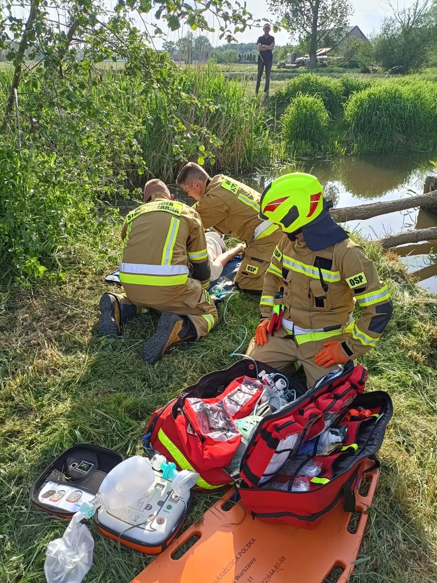 Przerwany wał na rzece. Strażacy spisali się na medal 