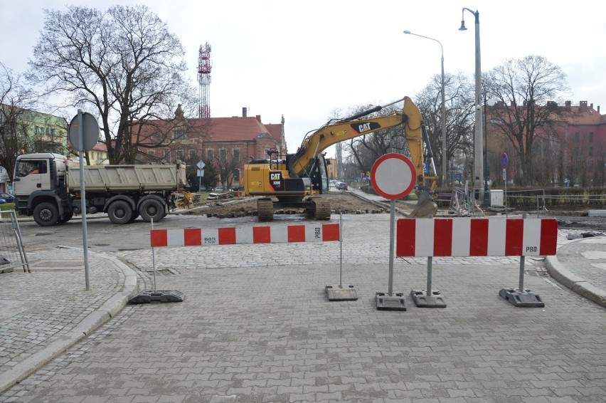 Uwaga kierowcy. Utrudnienia na starówce! Zamknęli ulicę Piekarską