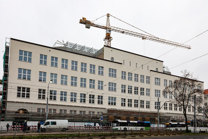 Nowa elewacja siedziby Urzędu Marszałkowskiego - inwestycja w centrum Szczecina trwa