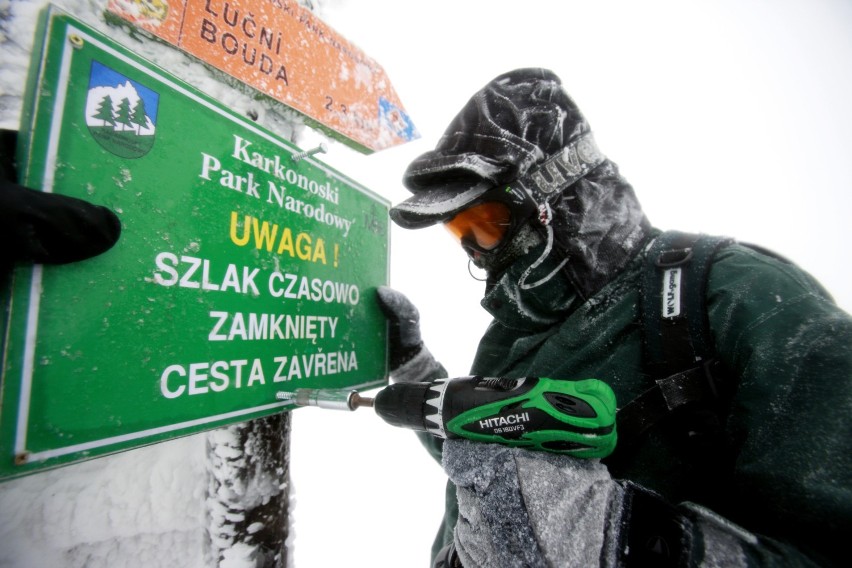 Karkonosze: Turysta zgubił się w śnieżycy. Pierwszy stopień zagrożenia lawinowego w górach ZDJĘCIA