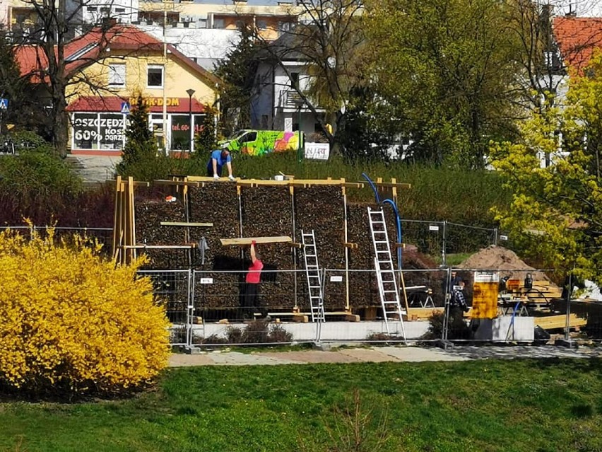 Tężnia solankowa w Parku Przyjaźni prawie gotowa. ZDJĘCIA