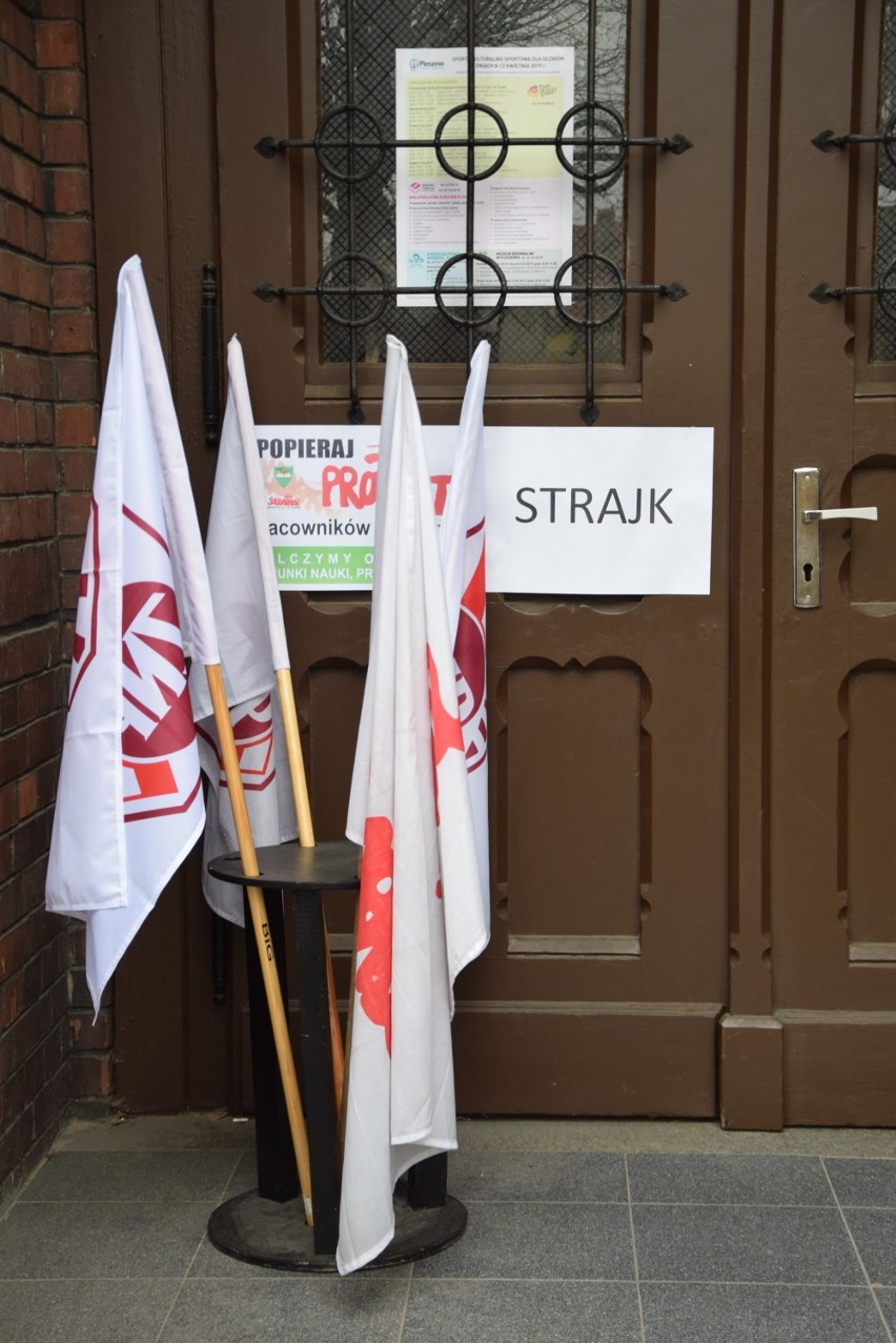 Strajk nauczycieli w powiecie pleszewskim - DZIEŃ 5. W piątek wieczorem wiec poparcia dla strajkujących na pleszewskim rynku!