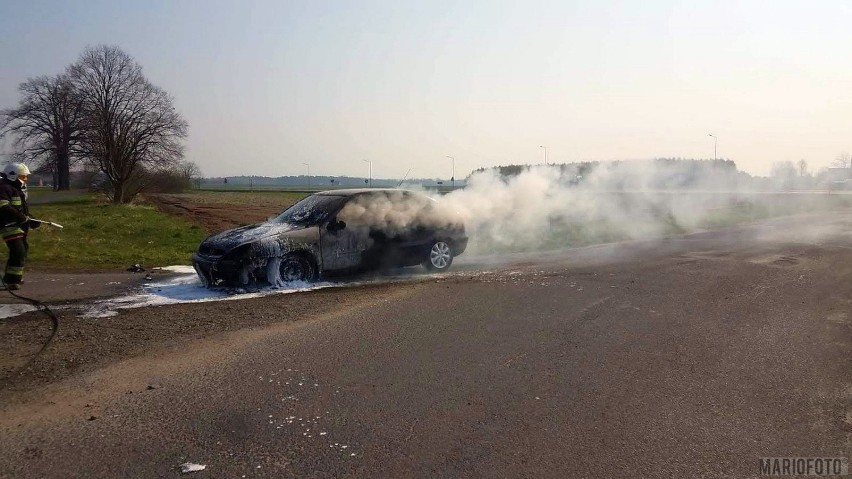 Kierowca citroena zjechał w boczną drogę i wezwał pomoc. Na...