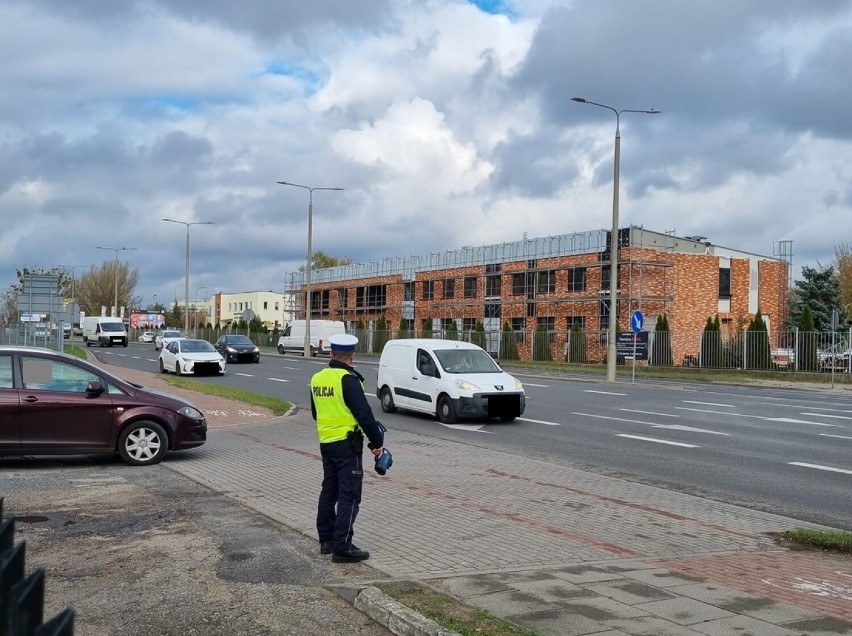 35 wykroczeń podczas policyjnych działań "Bezpieczny pieszy" we Włocławku i powiecie włocławskim