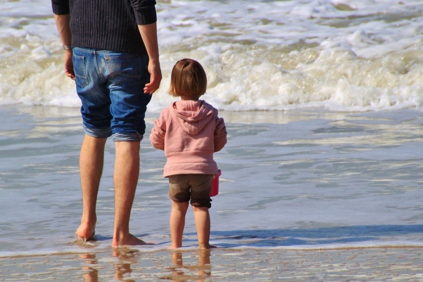 Decyzję o pójściu na urlop rodzicielski podjęło 410,3 tys....