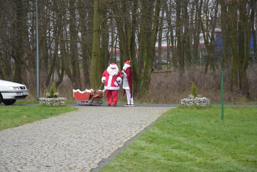 Mikołaj w Lubinie. Rozdał prezenty dzieciom w mini ZOO