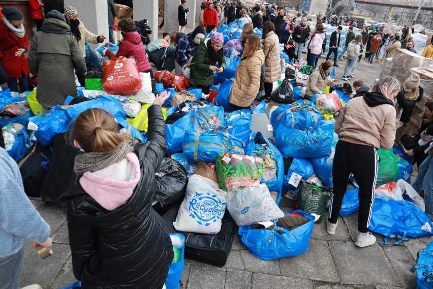 Łodzianie pomagają Ukraińcom. Setki ton darów jedzie do potrzebujących 