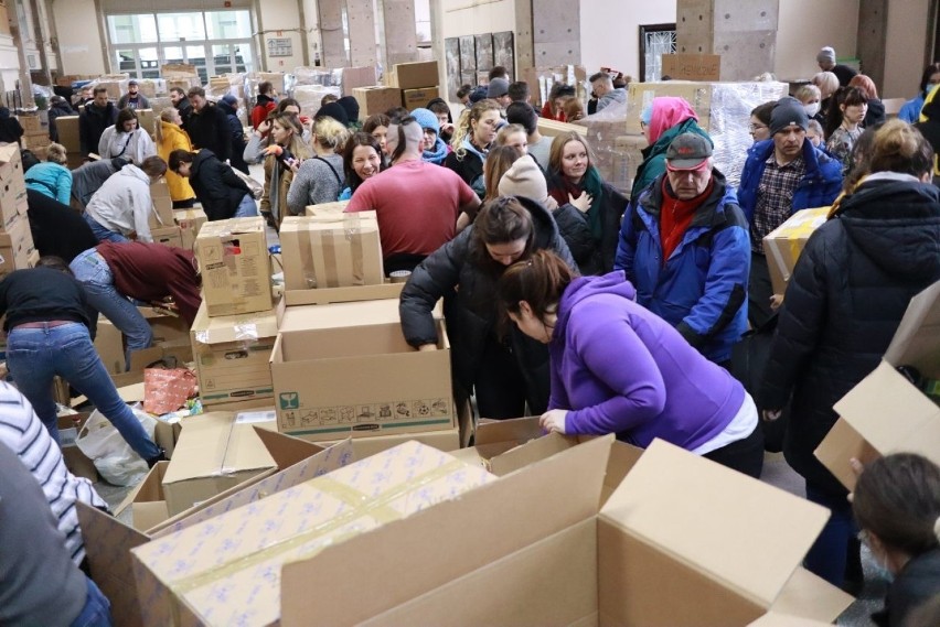 Łodzianie pomagają Ukraińcom. Setki ton darów jedzie do potrzebujących 