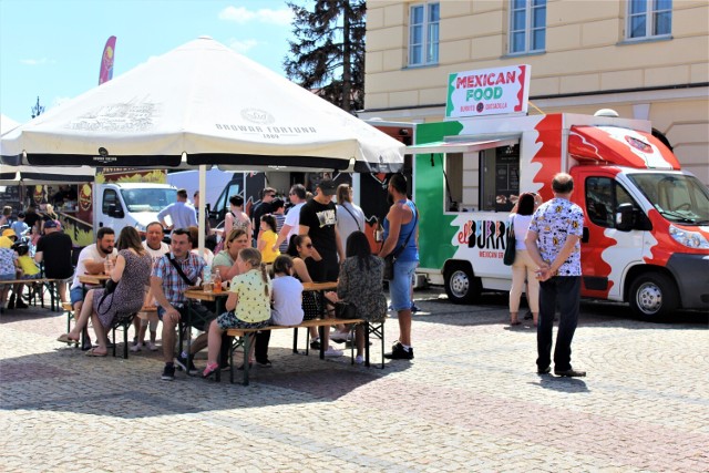 Bogata oferta kulinarna zaspokoi najwybredniejsze gusta miłośników jedzenia.