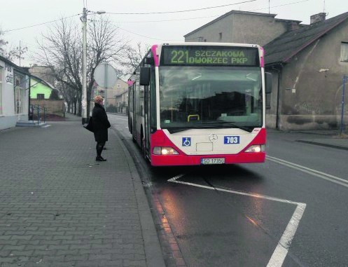 MACZKI
Bez zmian w kursowaniu linii autobusowych nr 220 i 221. Początkowo obydwie miały być skrócone do pętli w tej dzielnicy, co przeszkodziłoby mieszkańcom na dotarcie do pracy, szkoły i pociągu w Jaworznie-Szczakowej. Na szczęście, KZK GOP odstąpił 
od zmian w trasach.