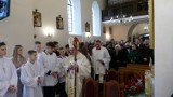 Wprowadzenie relikwii św. siostry Faustyny w Dąbrowie z udziałem arcybiskupa 