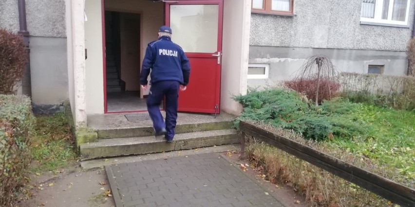 Policjanci z Radomska przypominają o zachowaniu bezpieczeństwa przed Bożym Narodzeniem [ZDJĘCIA]