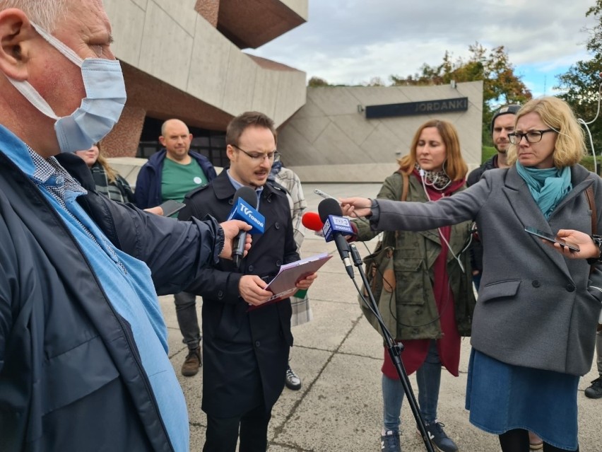 Na zdjęciu - Konferencja prasowa przedstawicieli środowisk...