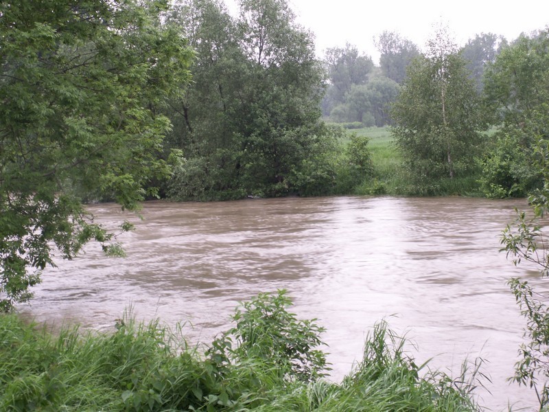 Powiat kłodzki: Nieznacznie podnoszą się stany rzek w kilku miejscowościach