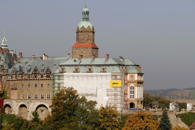 Po remoncie elewacji zamku Książ, przyszedł czas na remont dachu nad barokową częścią obiektu