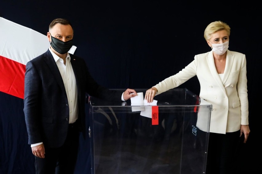Wybory prezydenckie 2020. Zmniejsza się różnica między Andrzejem Dudą i Rafałem Trzaskowskim