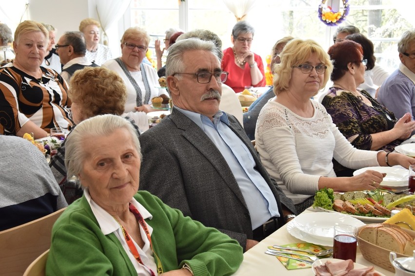 Oleśnica: Seniorzy na śniadaniu wielkanocnym w CUS-ie (GALERIA ZDJĘĆ)