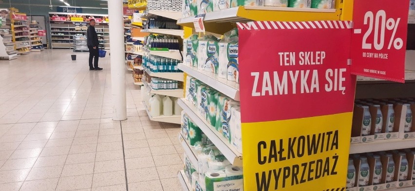 Tesco w Świebodzinie kończy działalność.