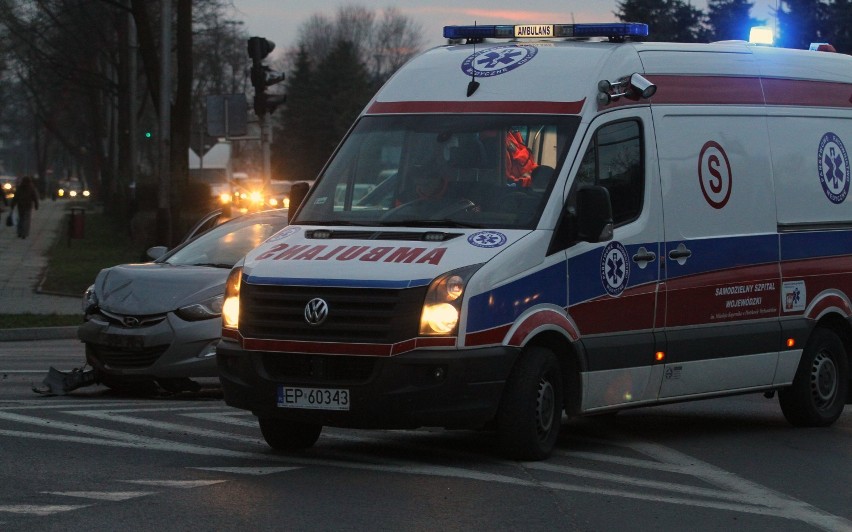 Wypadek w al. 3 Maja w Piotrkowie, ranna kobieta
