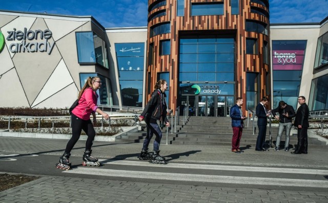 11.03.2018  bydgoszcz handel w wolna niedziela  market zielone arkady fot.dariusz bloch/polska press