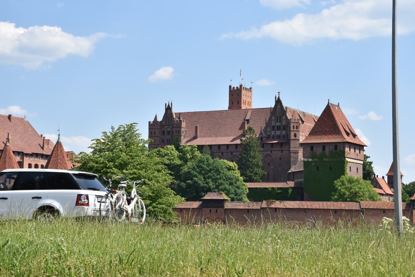 Według turystów, okolice pokrzyżackiego zamku to idealne...
